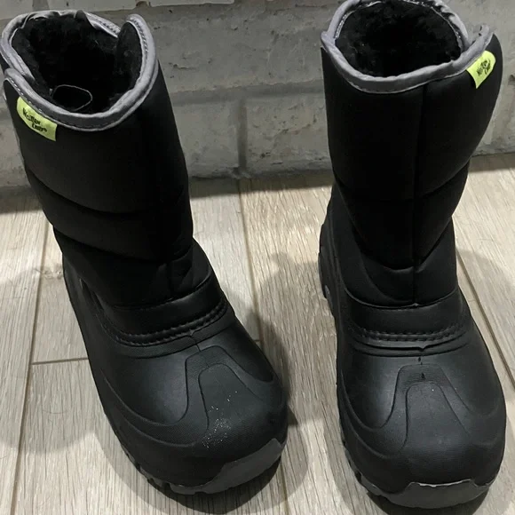 Like New Western Chief Black & Grey Snow Boots, faux fur lined, waterproof - Picture 4 of 12